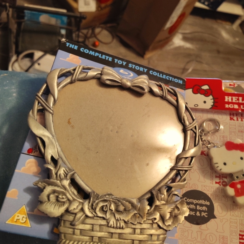 Silver Heart-Shaped Frame Decor Metal